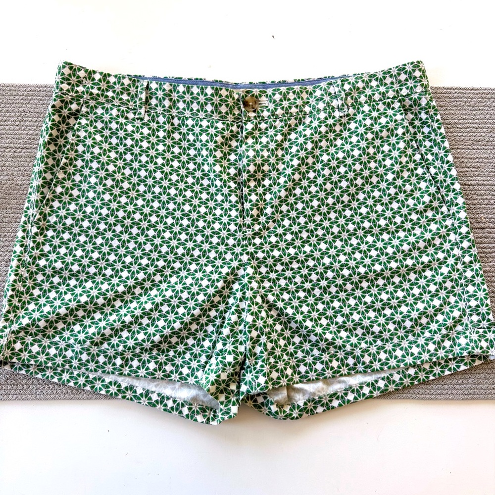 Banana Republic Green and White Geometric Print Shorts